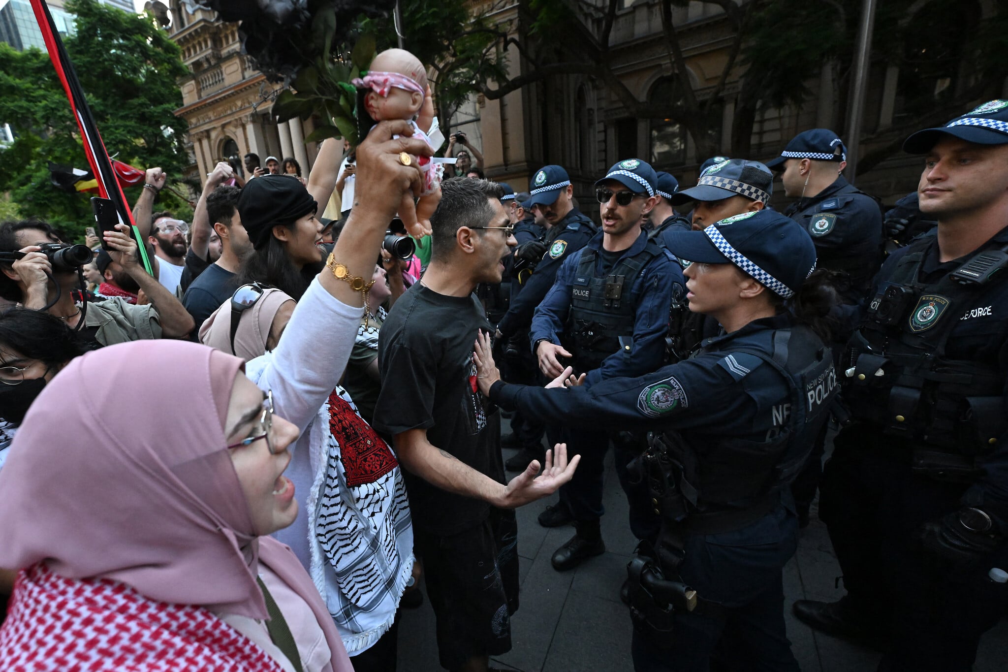 Australia urges calm after violent clashes in Sydney over Herzog visit