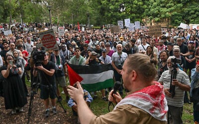Anti-Israel protesters gather in front of a police station in Surry Hills, Sydney, Australia, on February 10, 2026. (Saeed KHAN / AFP)