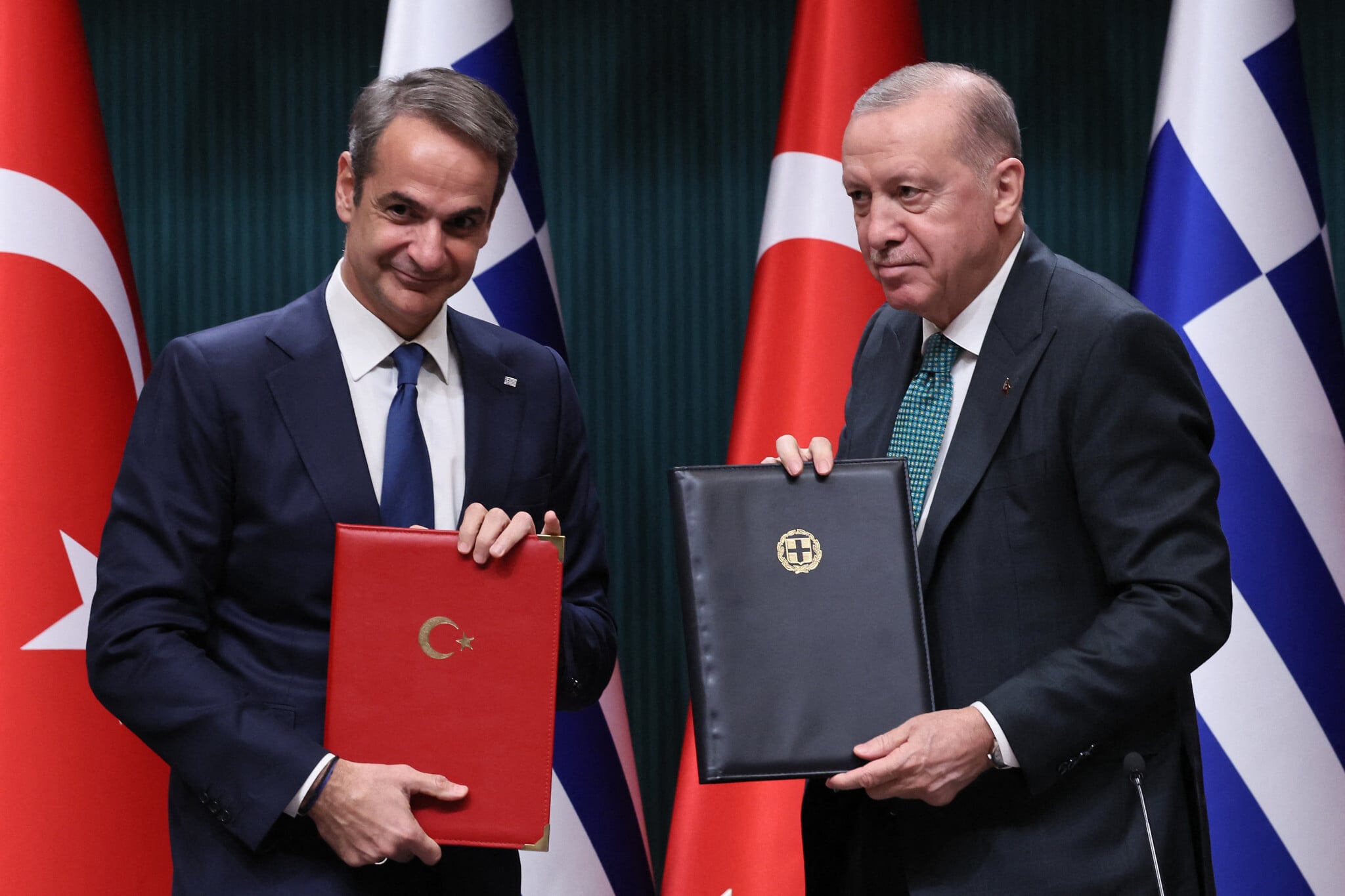 Turkish, Greek leaders hold talks, voice desire to resolve maritime disputes