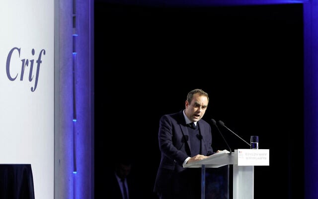 France's Prime Minister Sebastien Lecornu deivers a speech during the annual dinner of the Representative Council of Jewish Institutions of France (CRIF - Conseil Representatif des Institutions juives de France) at the Louvre Carrousel in Paris on February 19, 2026. (GEOFFROY VAN DER HASSELT / AFP) France's Prime Minister Sebastien Lecornu deivers a speech during the annual dinner of the Representative Council of Jewish Institutions of France (CRIF - Conseil Representatif des Institutions juives de France) at the Louvre Carrousel in Paris on February 19, 2026. (GEOFFROY VAN DER HASSELT / AFP)