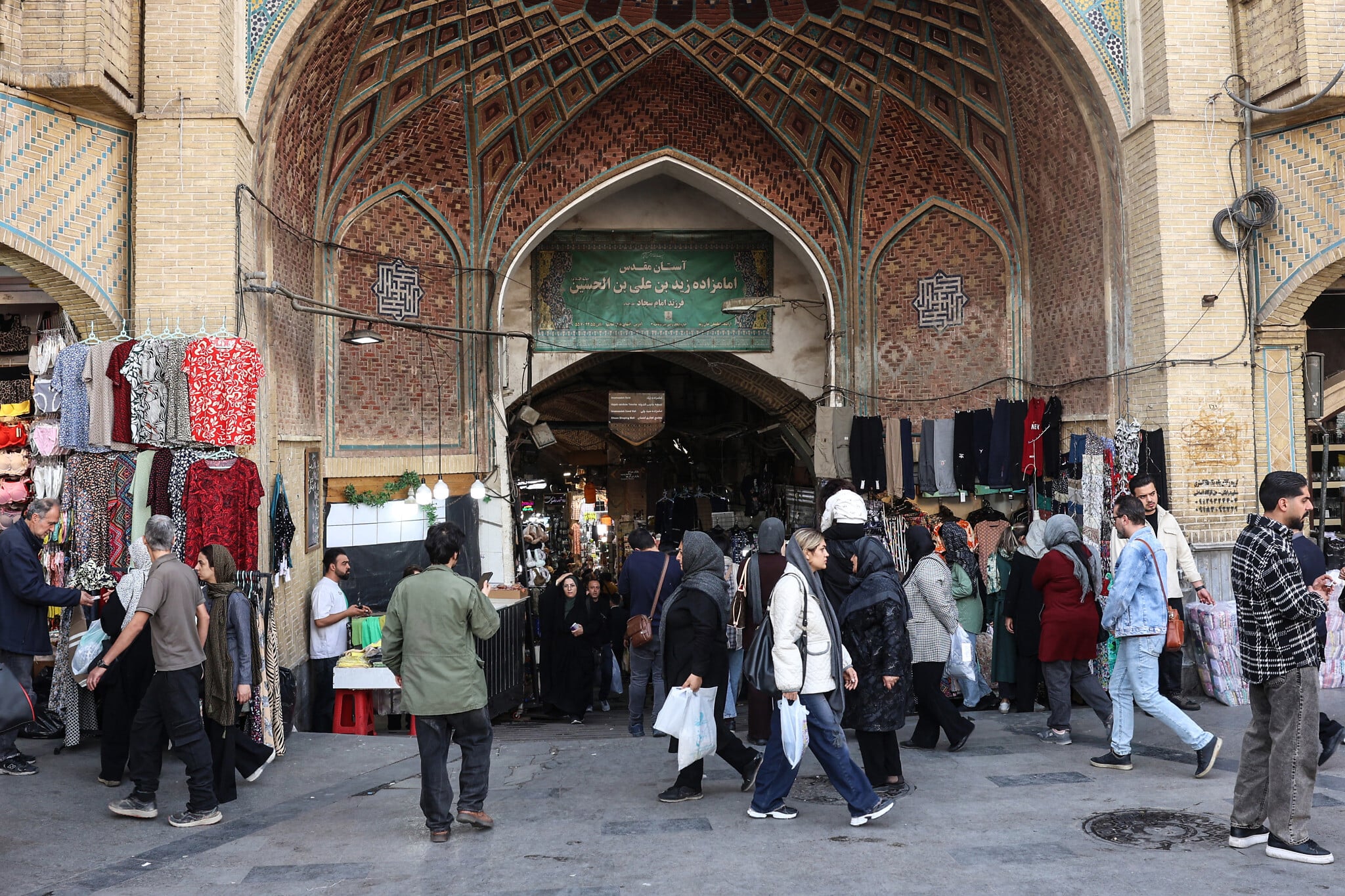 Iranian FM arrives in Geneva for talks as US demands any nuclear deal last indefinitely