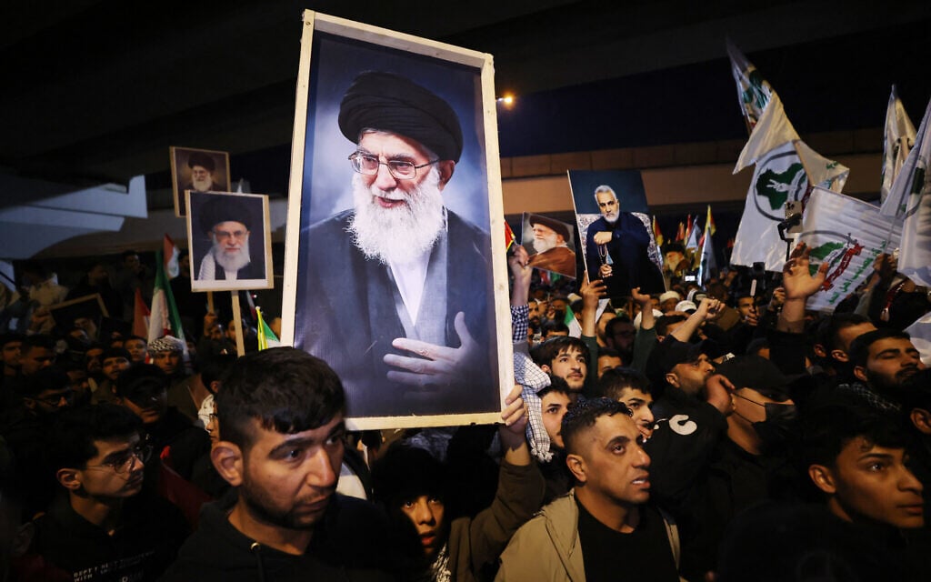 Iraqi Shiites carry a portrait of Iran's slain Supreme Leader Ayatollah Ali Khamenei during a protest against US and Israeli attacks on Iran at a bridge leading to the Green Zone, where the US embassy is located, in Baghdad, Iraq, on February 28, 2026. (AHMAD AL-RUBAYE / AFP) Iraqi Shiites carry a portrait of Iran's slain Supreme Leader Ayatollah Ali Khamenei during a protest against US and Israeli attacks on Iran at a bridge leading to the Green Zone, where the US embassy is located, in Baghdad, Iraq, on February 28, 2026. (AHMAD AL-RUBAYE / AFP)
