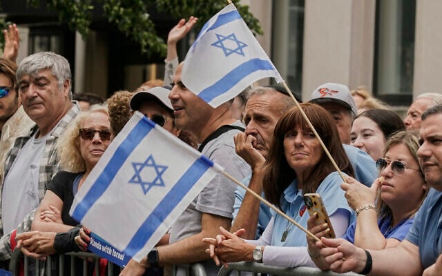 Spectators watch the 2025 Israel Day Parade, on New York's Fifth Avenue, Sunday, May 18, 2025. (AP Photo/Richard Drew) Spectators watch the 2025 Israel Day Parade, on New York's Fifth Avenue, Sunday, May 18, 2025. (AP Photo/Richard Drew)