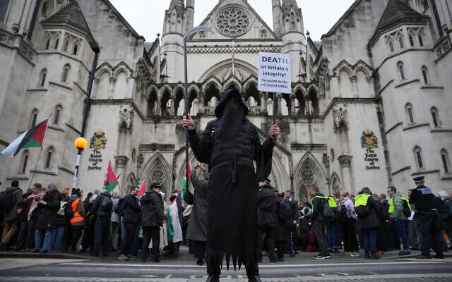Supporters of anti-Israel group Palestine Action stage a protest outside the Royal Court of Justice in London, Britain, February 13, 2026. (AP Photo/Kin Cheung)
