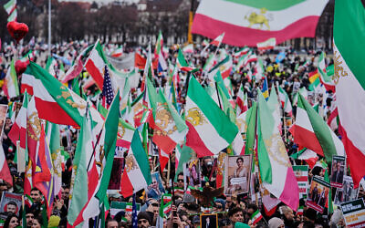 Supporters of Iran's exiled Crown Prince Reza Pahlavi attend a demonstration during the Munich Security Conference in Munich, Germany, February 14, 2026. (AP Photo/Ebrahim Noroozi) Supporters of Iran's exiled Crown Prince Reza Pahlavi attend a demonstration during the Munich Security Conference in Munich, Germany, February 14, 2026. (AP Photo/Ebrahim Noroozi)