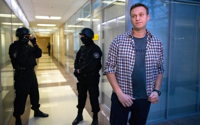 Russian opposition leader Alexei Navalny speaks to the media in front of security officers standing guard at the Foundation for Fighting Corruption office in Moscow, Russia, Dec. 26, 2019. (AP Photo/Alexander Zemlianichenko, File) Russian opposition leader Alexei Navalny speaks to the media in front of security officers standing guard at the Foundation for Fighting Corruption office in Moscow, Russia, Dec. 26, 2019. (AP Photo/Alexander Zemlianichenko, File)