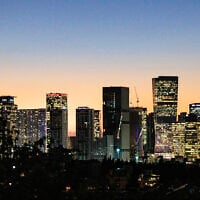 Evening view of the Tel Aviv skyline, October 26, 2025 (Moshe Shai/Flash90)