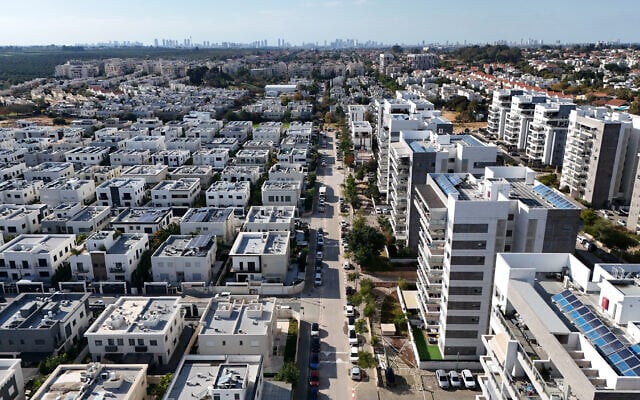 Residential buildings in the Sharona neighborhood of the city of Kfar Yona, in central Israel, on January 3, 2026 (Shahar Yaari / Flash90)