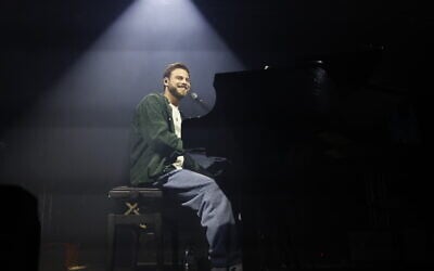 Former hostage Alon Ohel performs with Israeli artists during a concert in Tel Aviv, on February 9, 2026. (Yehoshua Yosef/Flash90)