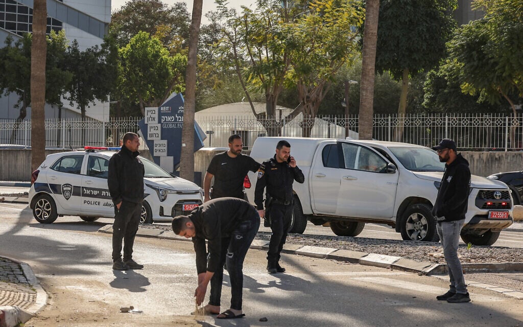 Security forces inspect the scene where a man was shot dead in Lod on February 12, 2026. (Yossi Aloni/Flash90) Security forces inspect the scene where a man was shot dead in Lod on February 12, 2026. (Yossi Aloni/Flash90)
