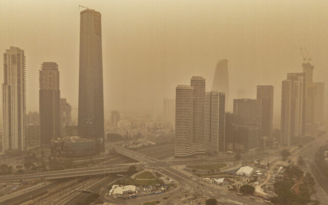 Tel Aviv under heavy haze, February 14, 2026 (Erik Marmor/Flash90) Tel Aviv under heavy haze, February 14, 2026 (Erik Marmor/Flash90)