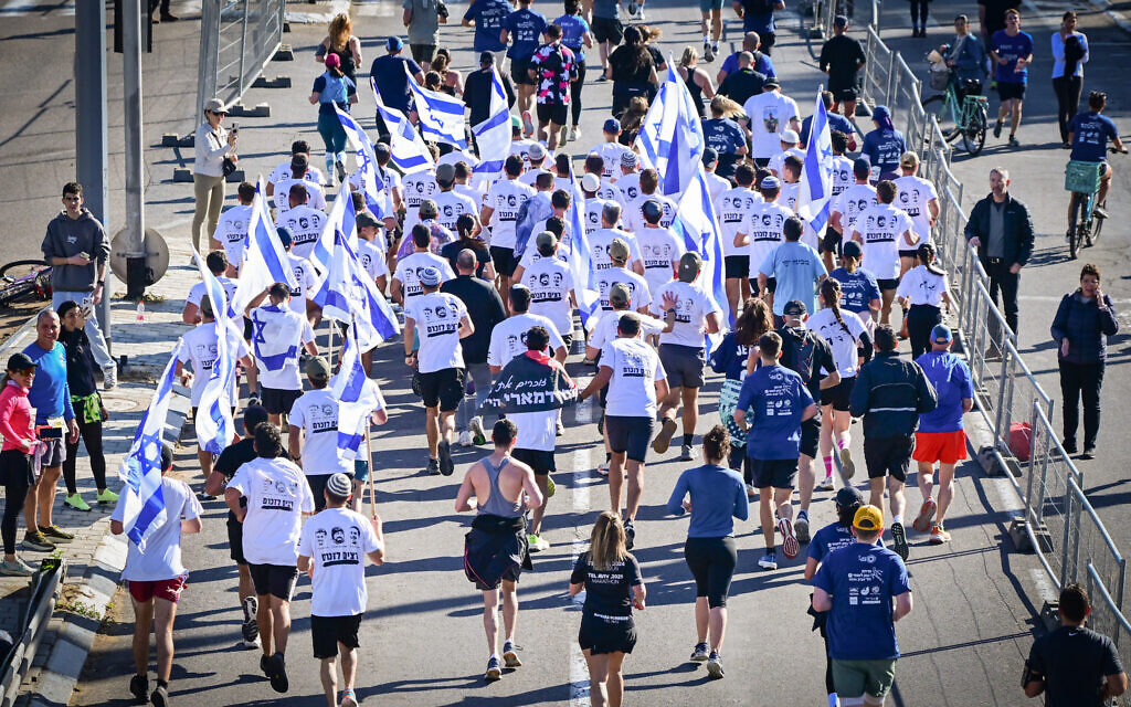 Thousands of runners take part in a marathon in Tel Aviv on February 27, 2026. (Avshalom Sassoni‎‏/Flash90)
