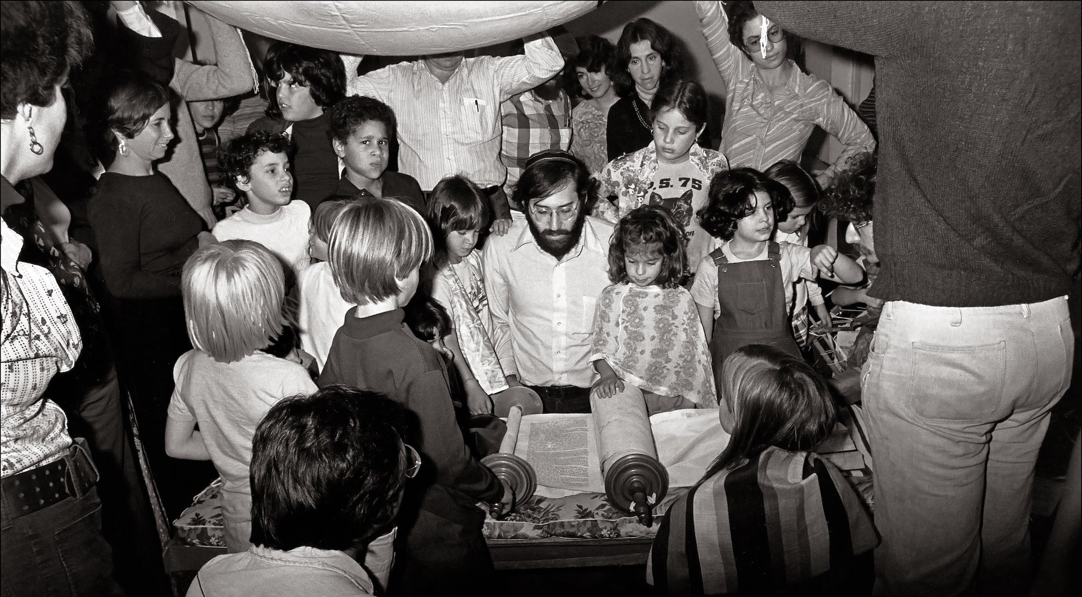 Bill Aron, photographer of Jewish countercultures, gets his due in sweeping NYC retrospective