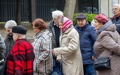 Jewish Ukrainians line up to receive aid distribution in Kyiv in the fall of 2025. (Theia Chatelle/ JTA)