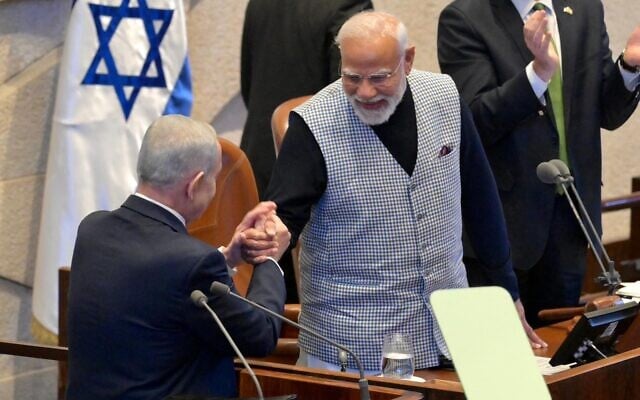 Prime Minister Benjamin Netanyahu (L) shakes hands with Indian Prime Minister Narendra Modi during a special session of the Knesset, February 25, 2026 (Ma'ayan Toaf/GPO)