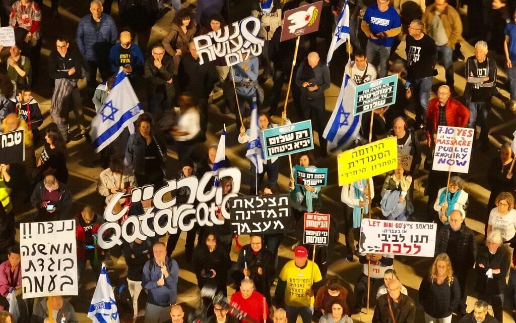 Anti-government protesters gather to call for a state commission of inquiry into the October 7 massacre, at Tel Aviv's Habima Square, February 14, 2026. (Aviv Atlas/Pro-Democracy Protest Movement)