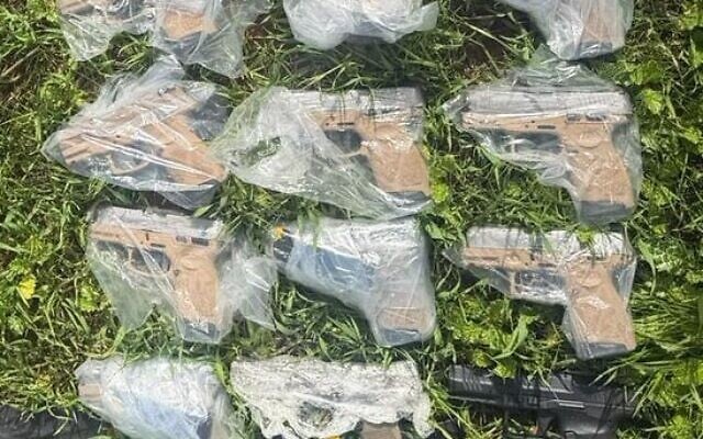Weapons captured by IDF troops and police during an attempted smuggling on the Jordan border, February 8, 2026. (Israel Defense Forces)