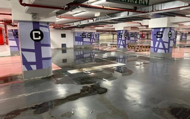 Groundwater in the parking lot of the residential Assuta Tower on Jabotinsky Street in Tel Aviv, June 27, 2024. (Yakov Livshitz) Groundwater in the parking lot of the residential Assuta Tower on Jabotinsky Street in Tel Aviv, June 27, 2024. (Yakov Livshitz)