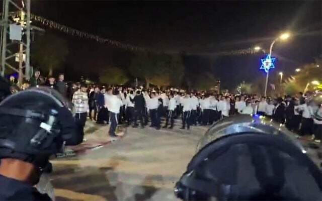 Ultra-Orthodox protesters block the entrance to Ofakim to decry the arrest of a Haredi draft dodger, February 7, 2026. (Screenshot: X; used in accordance with Clause 27a of the Copyright Law)