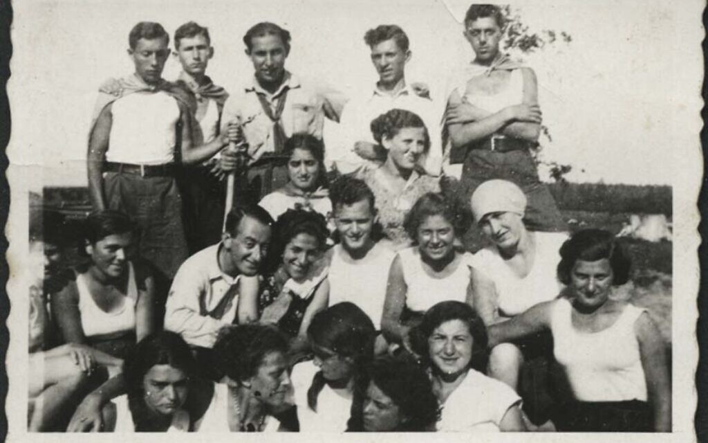 Group photo of youth group instructors, Warsaw, Poland, 1934, donated by Nehama Even-Nur (Courtesy of Yad Vashem Photo Archive, 8985/1)
