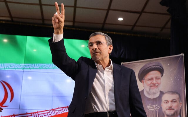 Former Iranian president Mahmoud Ahmadinejad flashes the V-sign for victory after registering his candidacy for Iran's presidential election in Tehran on June 2, 2024 (ATTA KENARE / AFP) Former Iranian president Mahmoud Ahmadinejad flashes the V-sign for victory after registering his candidacy for Iran's presidential election in Tehran on June 2, 2024 (ATTA KENARE / AFP)