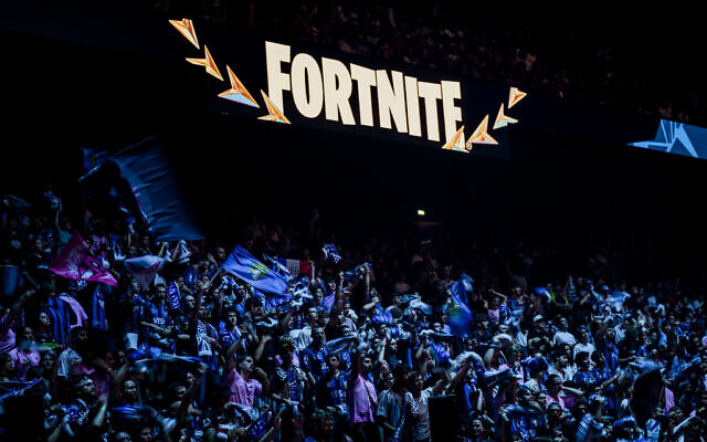 Fans cheer on their favorite team competing in The Fortnite Global Championship on September 7, 2025 in the Decines-Charpieu LDLC Arena. (JEFF PACHOUD / AFP) Fans cheer on their favorite team competing in The Fortnite Global Championship on September 7, 2025 in the Decines-Charpieu LDLC Arena. (JEFF PACHOUD / AFP)