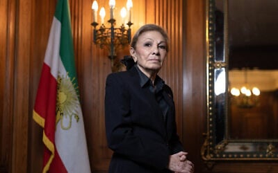Farah Pahlavi, widow of Iran's former shah, poses during a photo session at her home in Paris on January 20, 2026. (JOEL SAGET / AFP) Farah Pahlavi, widow of Iran's former shah, poses during a photo session at her home in Paris on January 20, 2026. (JOEL SAGET / AFP)