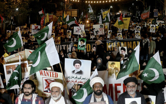 Pakistani Shiite Muslims shout slogans to condemn the US-Israel attack on Iran during a protest in Karachi on February 28, 2026. (Rizwan TABASSUM / AFP)