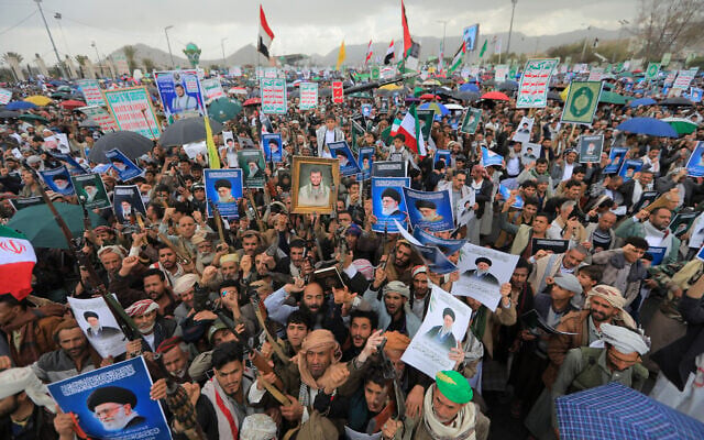 Houthi supporters brandish rifles and hold portraits of Iran's slain supreme leader Ayatollah Ali Khamenei during a rally in solidarity with Iran and Lebanon, amid the US-Israeli conflict with Iran, in the Yemeni capital Sanaa on March 6, 2026. (Mohammed HUWAIS / AFP) Houthi supporters brandish rifles and hold portraits of Iran's slain supreme leader Ayatollah Ali Khamenei during a rally in solidarity with Iran and Lebanon, amid the US-Israeli conflict with Iran, in the Yemeni capital Sanaa on March 6, 2026. (Mohammed HUWAIS / AFP)
