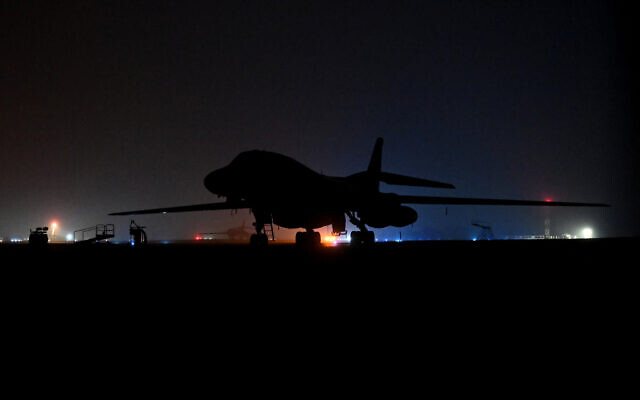 The silhouette of a US Air Force B-1 Lancer bomber is seen at the RAF Fairford base in southwest England early on March 7, 2026. (JUSTIN TALLIS / AFP) The silhouette of a US Air Force B-1 Lancer bomber is seen at the RAF Fairford base in southwest England early on March 7, 2026. (JUSTIN TALLIS / AFP)