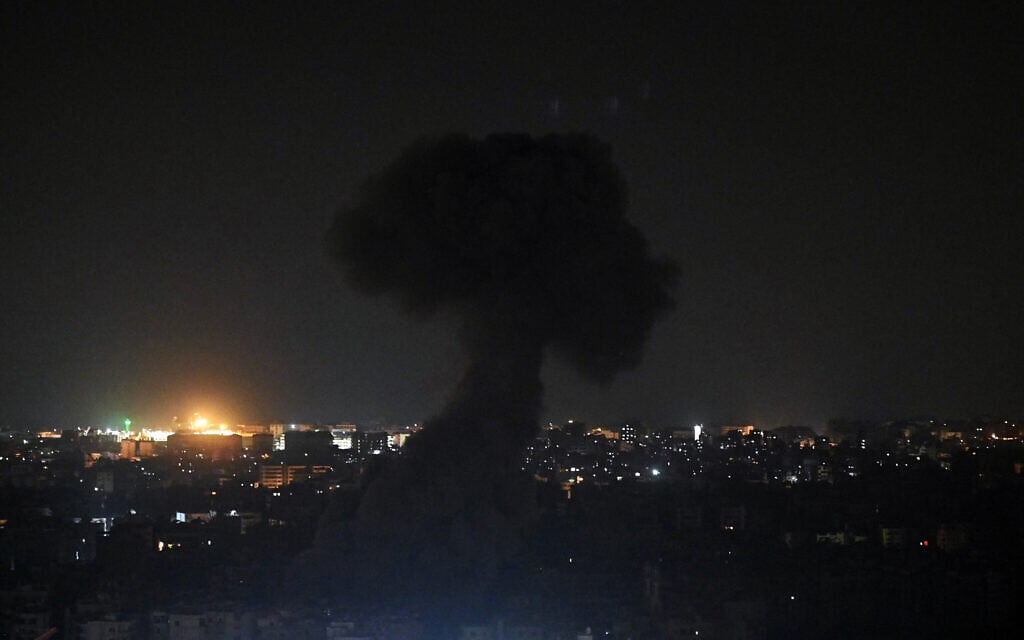 Smoke rises from the site of an Israeli airstrike that targeted an area in Beirut's southern suburbs, Lebanon, on March 13, 2026. (Fadel Itani/AFP) / Smoke rises from the site of an Israeli airstrike that targeted an area in Beirut's southern suburbs, Lebanon, on March 13, 2026. (Fadel Itani/AFP) /