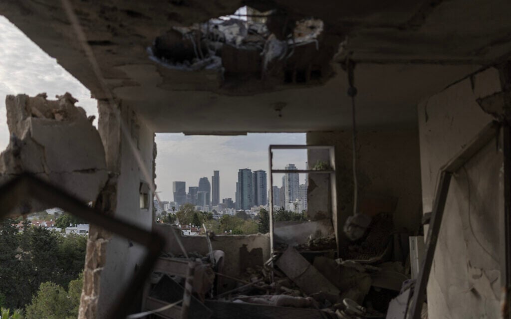 This photograph shows the interior of a destroyed apartment, with the Tel Aviv skyline visible in the background, following an overnight Iranian missile strike on March 19, 2026 (Ilia YEFIMOVICH / AFP) / This photograph shows the interior of a destroyed apartment, with the Tel Aviv skyline visible in the background, following an overnight Iranian missile strike on March 19, 2026 (Ilia YEFIMOVICH / AFP) /