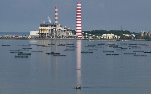 This file photo taken on July 6, 2022, shows a coal fired power plant in Oyon Bay in Masinloc town, Zambales province, in the Philippines (Ted ALJIBE / AFP) This file photo taken on July 6, 2022, shows a coal fired power plant in Oyon Bay in Masinloc town, Zambales province, in the Philippines (Ted ALJIBE / AFP)