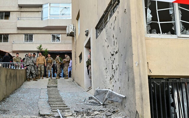 Lebanese soldiers stand at the site where fragments from a missile interception fell in the town of Sahel Alma, north of Beirut, on March 24, 2026. (FADEL itani / AFP)