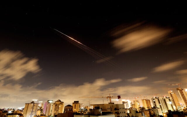 An Iranian ballistic missile seen above the coastal city of Netanya, on March 27, 2026. (JACK GUEZ / AFP) An Iranian ballistic missile seen above the coastal city of Netanya, on March 27, 2026. (JACK GUEZ / AFP)