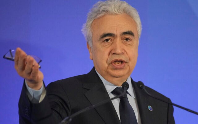 Fatih Birol, Executive Director of the International Energy Agency (IEA) gestures as he speaks at a press conference on day two of the International Summit on the Future of Energy Security at Lancaster House in London, April 25, 2025. (AP Photo/Kin Cheung, Pool)