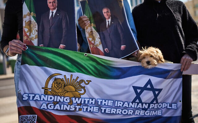 Illustrative: Demonstrators attend a rally in support of Iran's anti-government protests, in Tel Aviv, Israel, January 16, 2026. (AP Photo/Oded Balilty) Illustrative: Demonstrators attend a rally in support of Iran's anti-government protests, in Tel Aviv, Israel, January 16, 2026. (AP Photo/Oded Balilty)