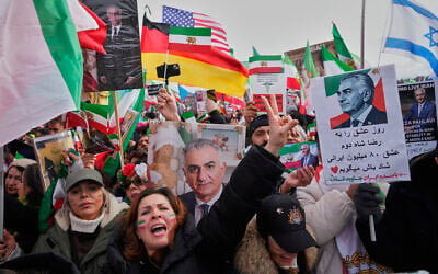 Supporters of Iran's exiled Crown Prince Reza Pahlavi attend a demonstration during the Munich Security Conference in Munich, Germany, February 14, 2026. (AP Photo/Ebrahim Noroozi) Supporters of Iran's exiled Crown Prince Reza Pahlavi attend a demonstration during the Munich Security Conference in Munich, Germany, February 14, 2026. (AP Photo/Ebrahim Noroozi)