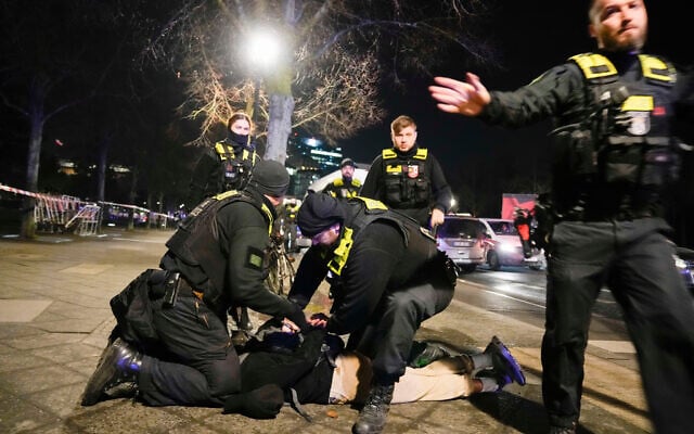 Police officers detain a man at the Holocaust memorial in Berlin, Germany, after another man was seriously injured, February 21, 2025. (Ebrahim Noroozi/AP) Police officers detain a man at the Holocaust memorial in Berlin, Germany, after another man was seriously injured, February 21, 2025. (Ebrahim Noroozi/AP)