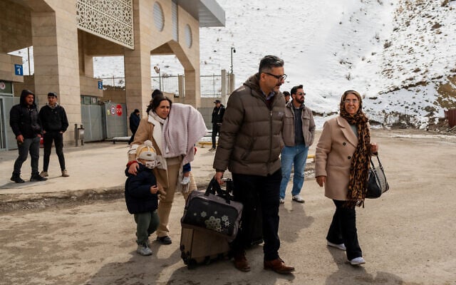People, mostly Iranians who crossed from Iran at the Kapikoy border crossing, pull luggage in Turkey's eastern Van province, March 6, 2026. (AP Photo/Murat Kocabas) People, mostly Iranians who crossed from Iran at the Kapikoy border crossing, pull luggage in Turkey's eastern Van province, March 6, 2026. (AP Photo/Murat Kocabas)
