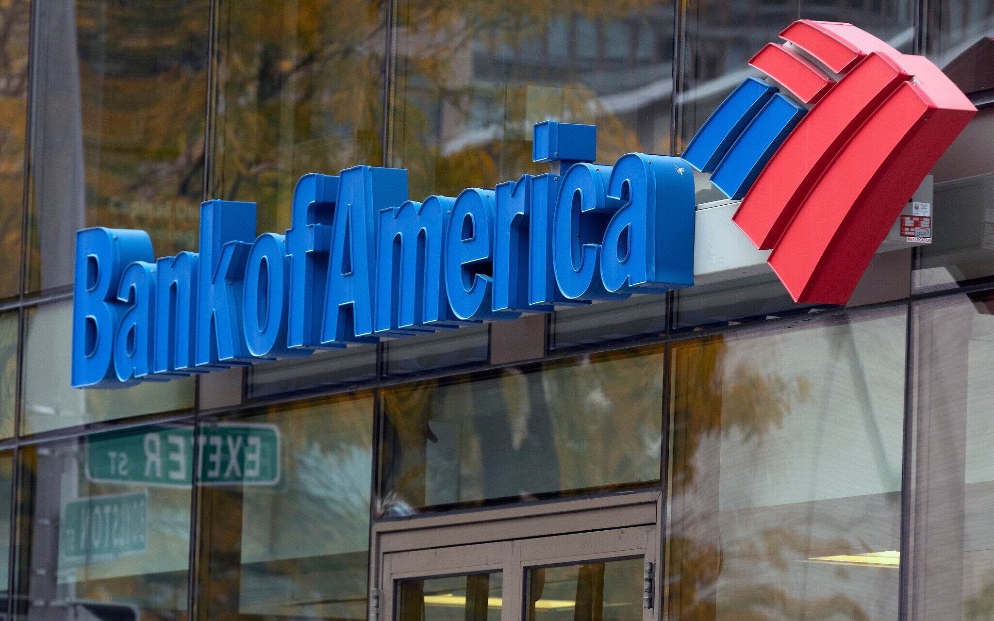 Paris cops thwart suspected terrorist bombing near Bank of America