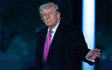 US President Donald Trump waves to the media as he walks on the South Lawn upon his arrival to the White House, March 29, 2026, in Washington. (AP Photo/Jose Luis Magana)