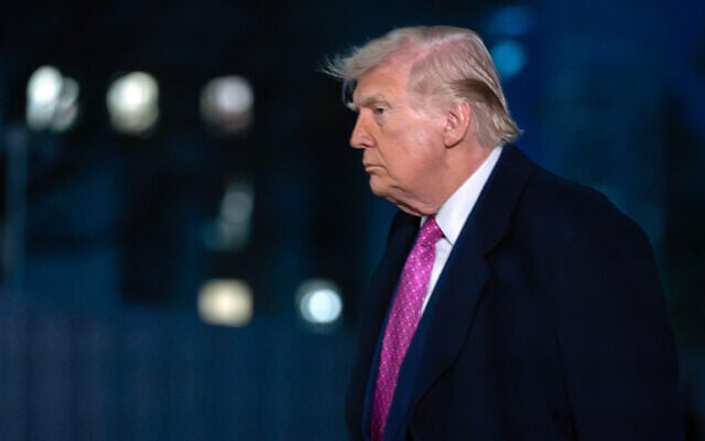 US President Donald Trump walks on the South Lawn upon his arrival to the White House, March 29, 2026, in Washington. (AP Photo/Jose Luis Magana)