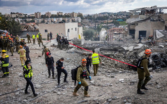 Israeli security and rescue forces operate at the scene where a ballistic missile fired from Iran struck Beit Shemesh, central Israel on March 1, 2026. (Yonatan Sindel/Flash90)