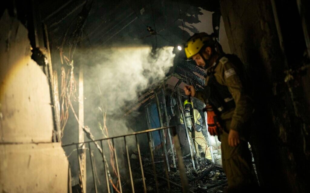 Israeli security and rescue forces at the scene where a missile fired from Iran caused damage in Shoham, March 13, 2026. (Flash90) Israeli security and rescue forces at the scene where a missile fired from Iran caused damage in Shoham, March 13, 2026. (Flash90)