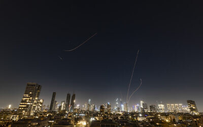 Anti-missile batteries fire interception missiles toward incoming ballistic missiles launched from Iran, as seen over Tel Aviv, March 16, 2026. (Chaim Goldberg/Flash90)