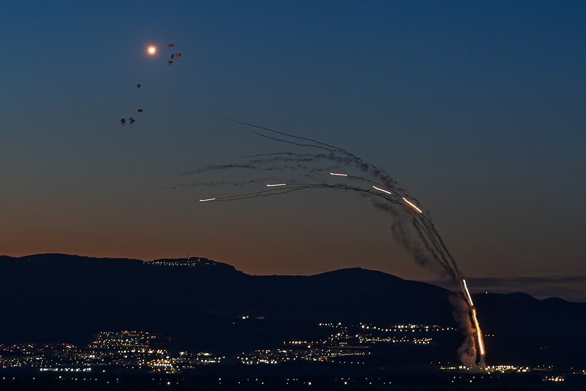 Hezbollah fires dozens of rockets at north, hitting home but no ...