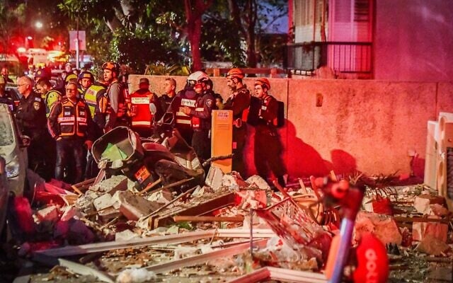 Israeli security and rescue forces inspect the damage at the scene where a missile fired from Iran at Israel killed two people and caused damage in Ramat Gan, central Israel, March 18, 2026. (Avshalom Sassoni/Flash90)
