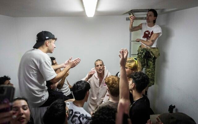 Israeli rapper Dudu Faruk performs inside a bomb shelter in Tel Aviv on March 19, 2026. (Chaim Goldberg/Flash90)