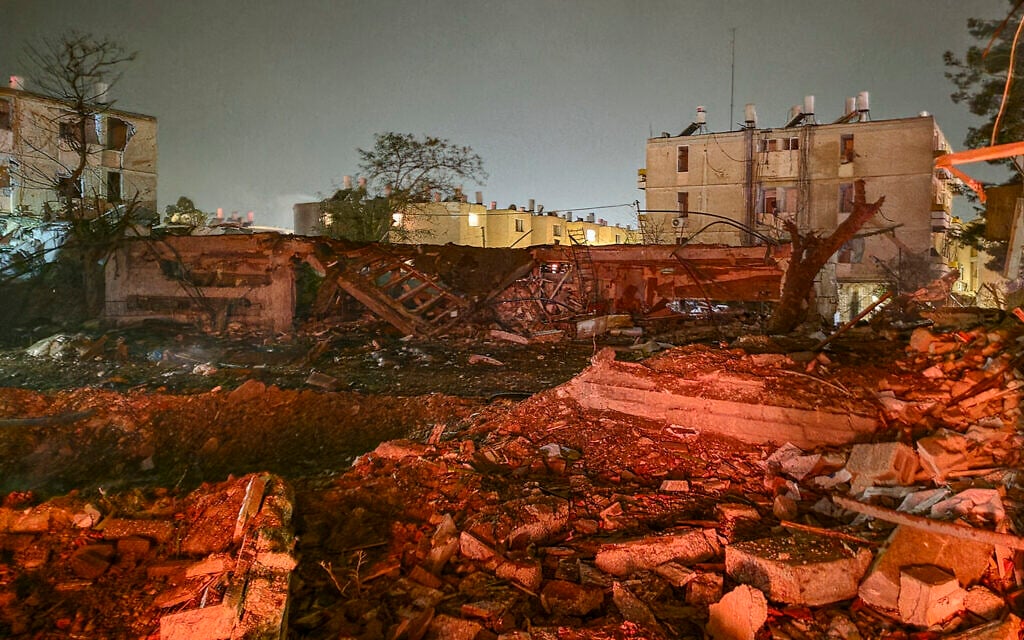 The damage from an Iranian ballistic missile that struck the southern city of Dimona, March 21, 2026. (Adiel Algi/Flash90)
